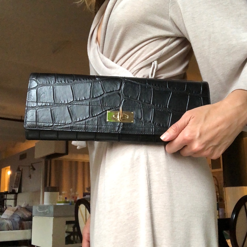 AUTHENTIC Givenchy shark tooth closure clutch - Picture 8 of 8